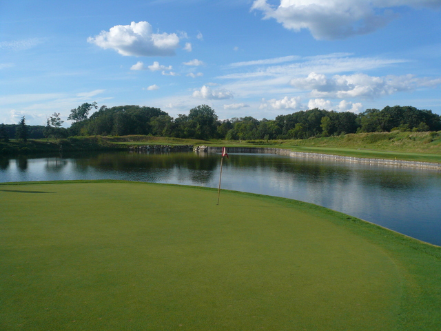 Eagle Eye Golf Club - hole 17 island green